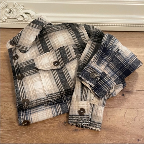 🆕🔄 Reposh Grace Distressed Plaid Jacket | Navy - Picture 9 of 10